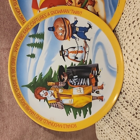 SALE!! Vintage 1977 McDonald's plastic plates set of 2 - Picture 3 of 5